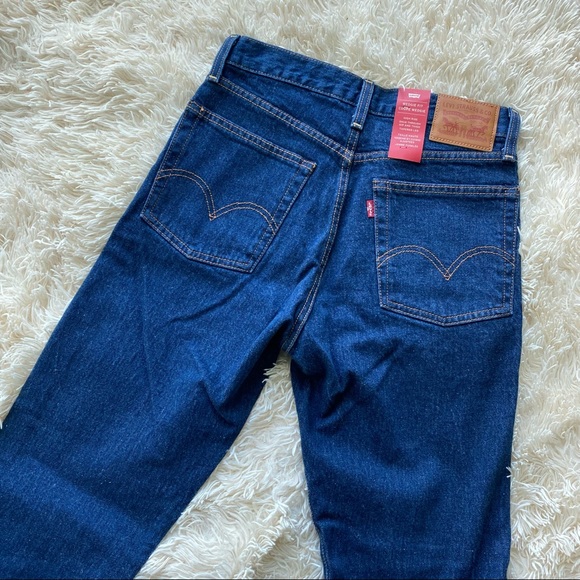 Levi’s Wedgie Fit High Waisted Jeans - Picture 5 of 7